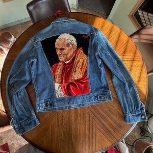 Pope on a coat! Vintage '80s Lee jean jacket size L